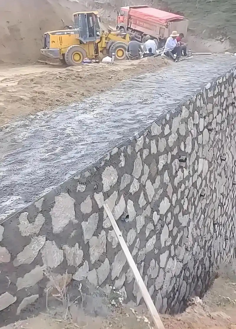 镇江边坡加固